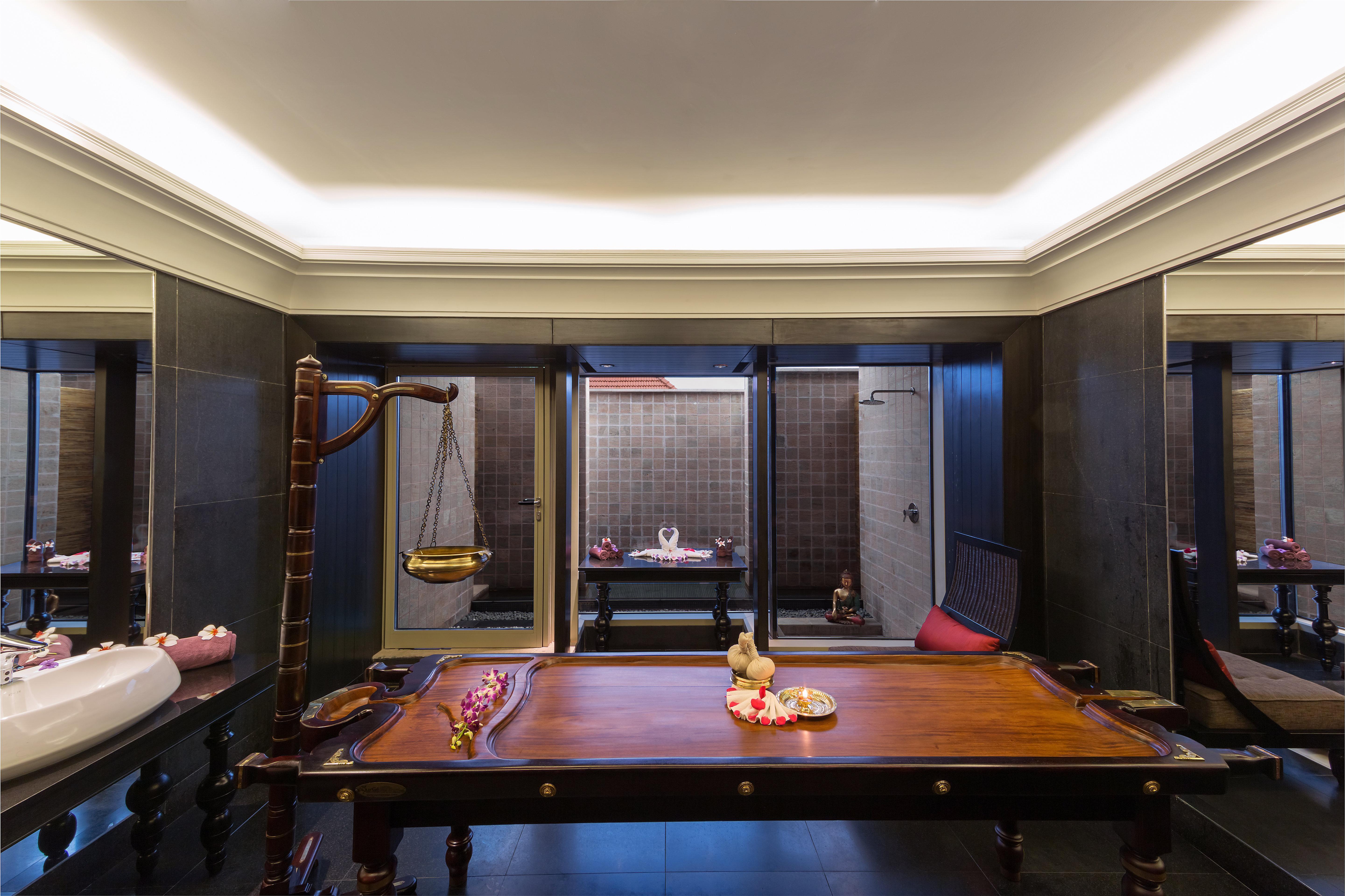 Crowne Plaza Kochi By Ihg Ξενοδοχείο Εξωτερικό φωτογραφία A treatment room at the Four Seasons Spa