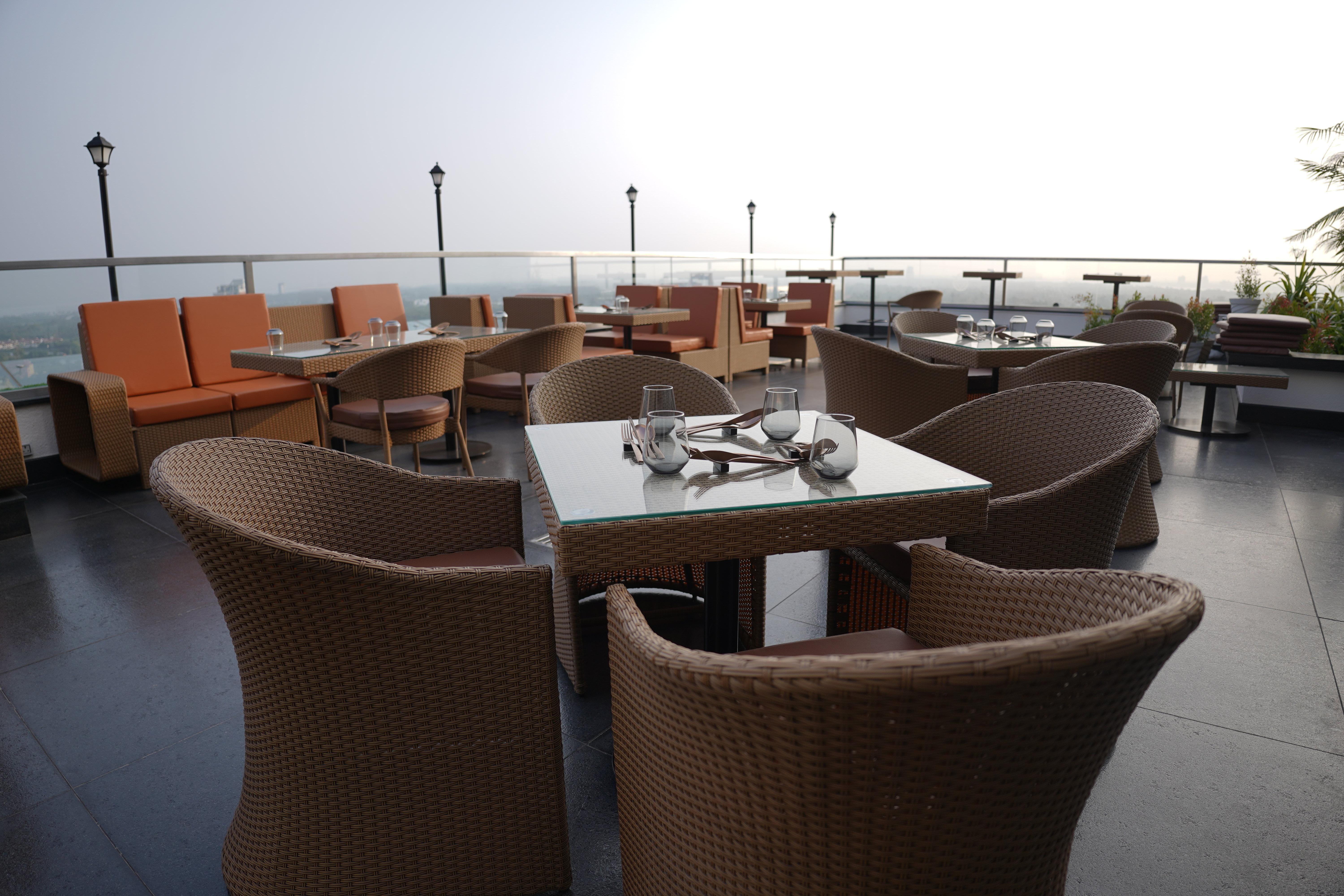 Crowne Plaza Kochi By Ihg Ξενοδοχείο Εξωτερικό φωτογραφία The Sky Bar