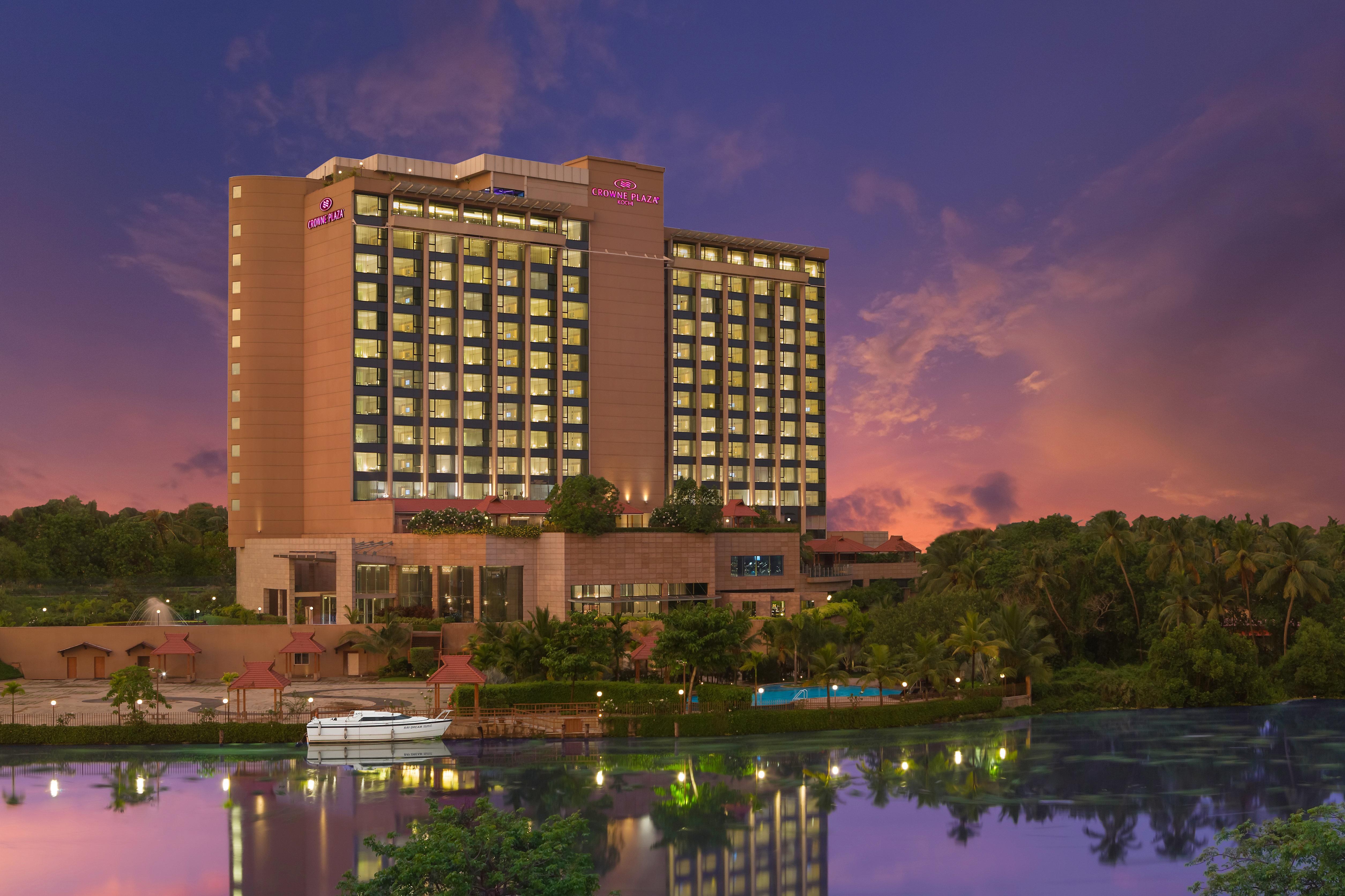 Crowne Plaza Kochi By Ihg Ξενοδοχείο Εξωτερικό φωτογραφία Hilton Garden Inn, Mysore