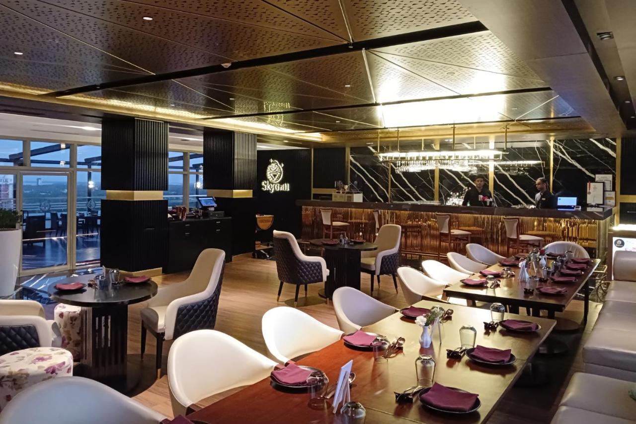 Crowne Plaza Kochi By Ihg Ξενοδοχείο Εξωτερικό φωτογραφία The interior of the lounge