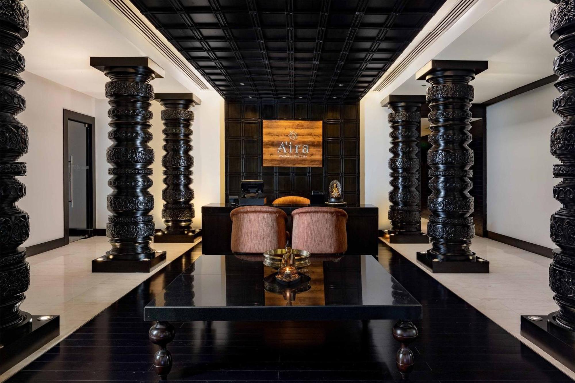 Crowne Plaza Kochi By Ihg Ξενοδοχείο Εξωτερικό φωτογραφία The reception area of the hotel