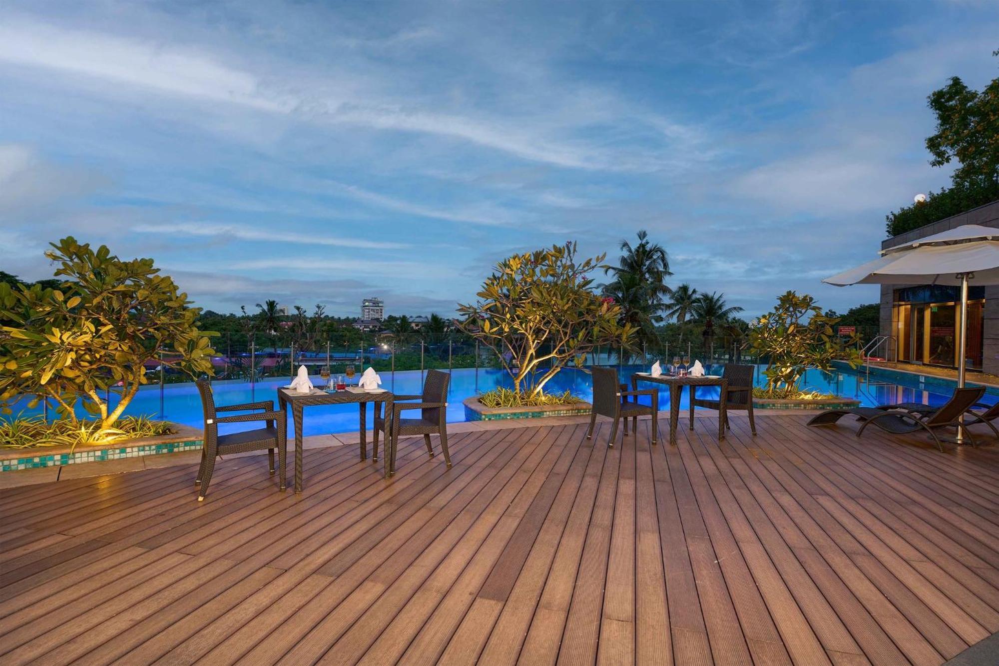 Crowne Plaza Kochi By Ihg Ξενοδοχείο Εξωτερικό φωτογραφία The Park, Hyderabad
